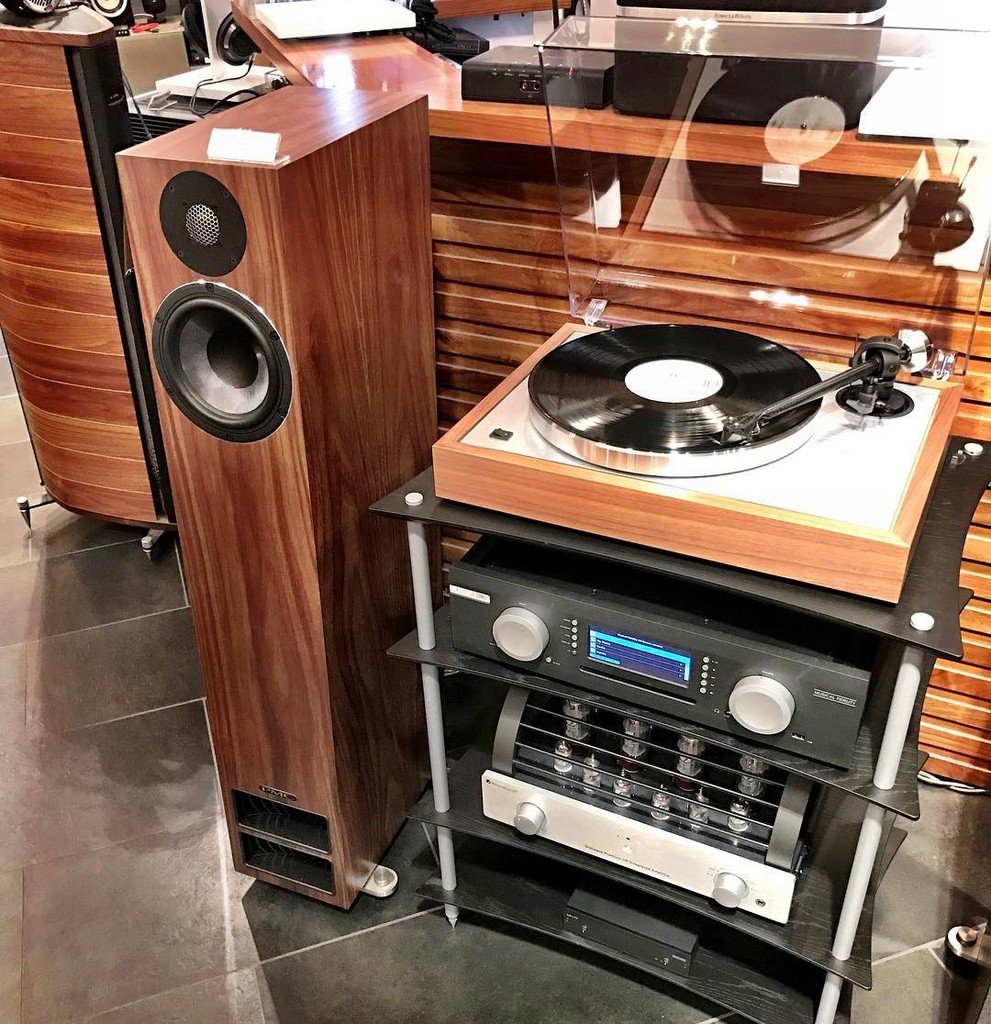 AudioVenue's tweet photo. Some system changes in our Ealing showroom. #projectaudio #theclassic #projectclassic #vi… https://t.co/qPTB4QcC6f https://t.co/MulD4hBvvb