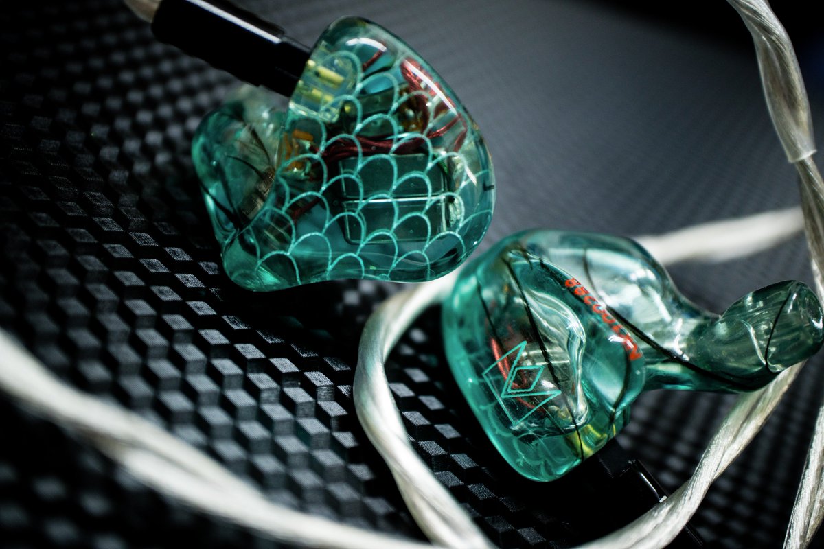 eear_saya's tweet photo. #eイヤ写真部 (@eear_tatchan) に撮ってもらったよ📸
#NobleAudio #Kaiser10 #WizardDesign
&
#ClearTuneMonitors #CT500 #Sparkles
#カスタムIEM #CIEM #CustomIEM https://t.co/E20hb215HD