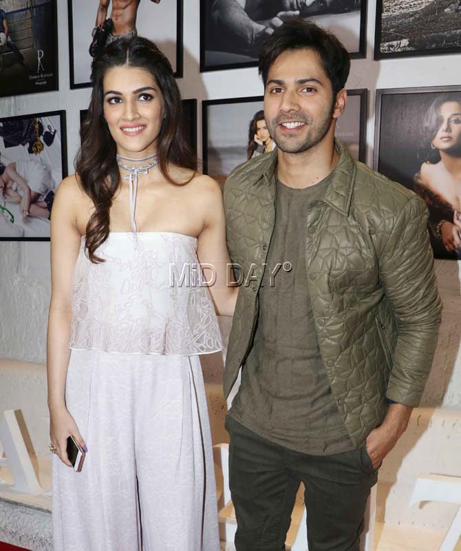 mid_day's tweet image. .@iamsrk, @SunnyLeone, @kritisanon, @Varun_dvn and others at @DabbooRatnani&apos;s calendar launch.
See all photos here- goo.gl/7hnnFj