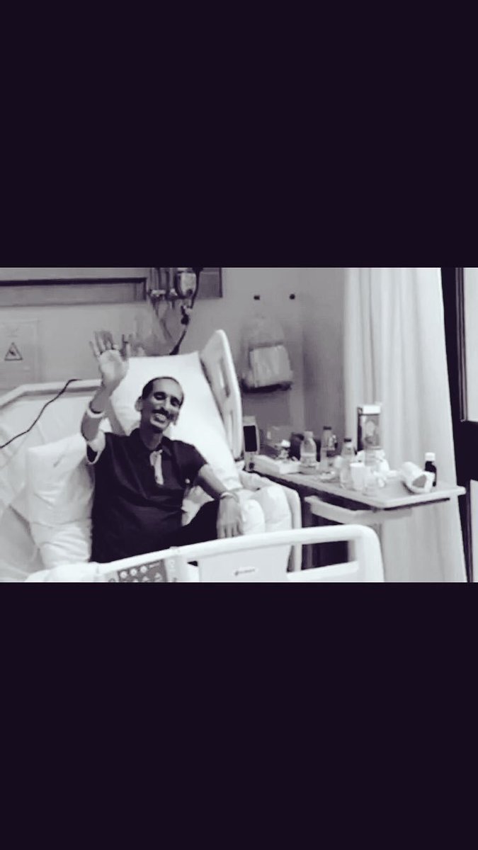 2222i's tweet photo. لوح الشعر بيدينه ولوحنا 👋🏻
نحسب انه يسلم واثره مفارق !
#وفاة_الشاعر_مساعد_الرشيدي 
 https://t.co/vgnCy8lSxG