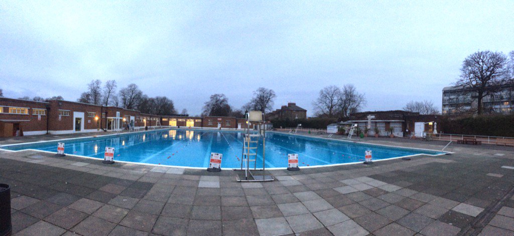 Brockwelltestic's tweet photo. @BrockwellLido @Fusion_LS beautiful morning for a swim.. in 20 minutes #openearlier please https://t.co/4eZ3d7WPyi
