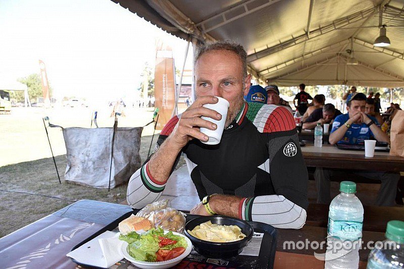 Motorsport_IT's tweet photo. #Metelli: "Il caldo crea problemi al radiatore, ma dovrei riuscire a gestirli"> https://t.co/kjy4x0fdM1 #Dakar2017 https://t.co/ApUEFrFlAD
