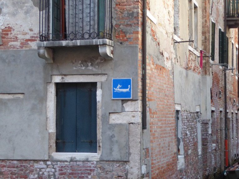 lavioletadyb's tweet photo. El gueto de Venecia y un restaurante con tres Bs: bueno, bonito y barato. https://t.co/SILkrHs5tJ https://t.co/aONWUDqjS6