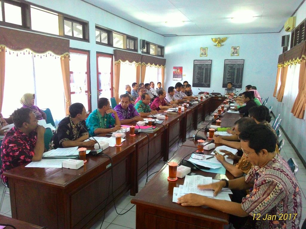Rapat Komisi B dipimpin oleh Fahmi Hakim, SH bersama SKPD   Mengenai Evaluasi Kinerja 2016 dan Program Kerja 2017