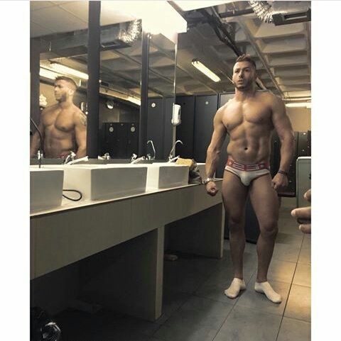 TheAquilesParis's tweet image. New Year! New Haircut. #GoodByeGerms @luccas___luccas @Testosterona @DANJO_UK @bulrogxxx @colbykeller @elkame125 @ManBondage @ChulazosBlog