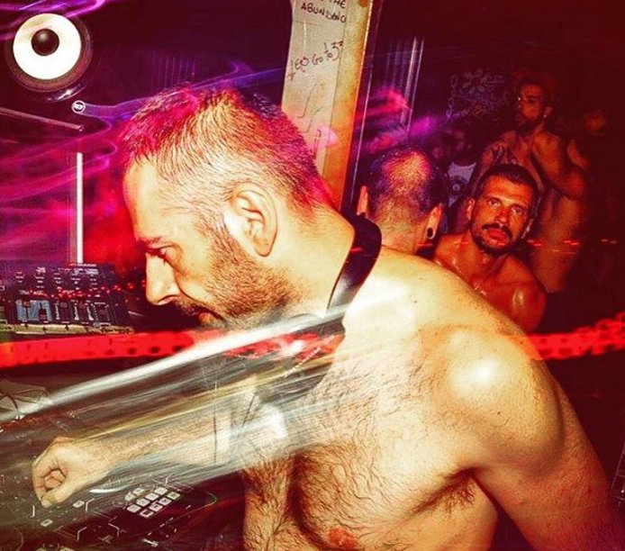 Shangaycom's tweet photo. Deben su fama a su destreza a los platos, pero sus físicos impactan. Son los DJs + sexys de la noche gay en España > https://t.co/oRzgMNoBQn https://t.co/AsBzNSHbUs