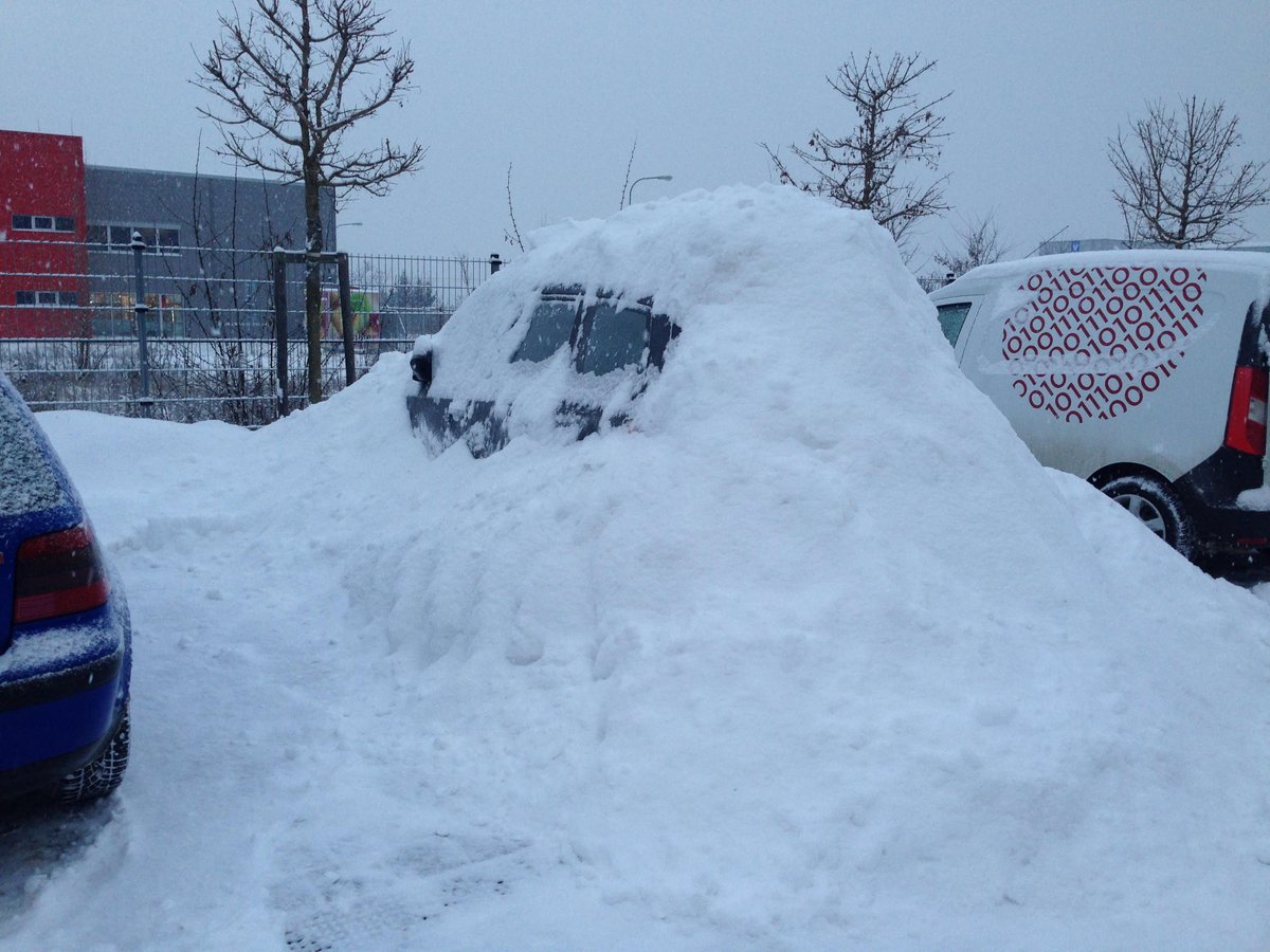 Fastercz's tweet photo. Let's find the car... 
#Fastercz #snow #car #brno #brnopodsnehem #snih https://t.co/fTmgNGDjeH