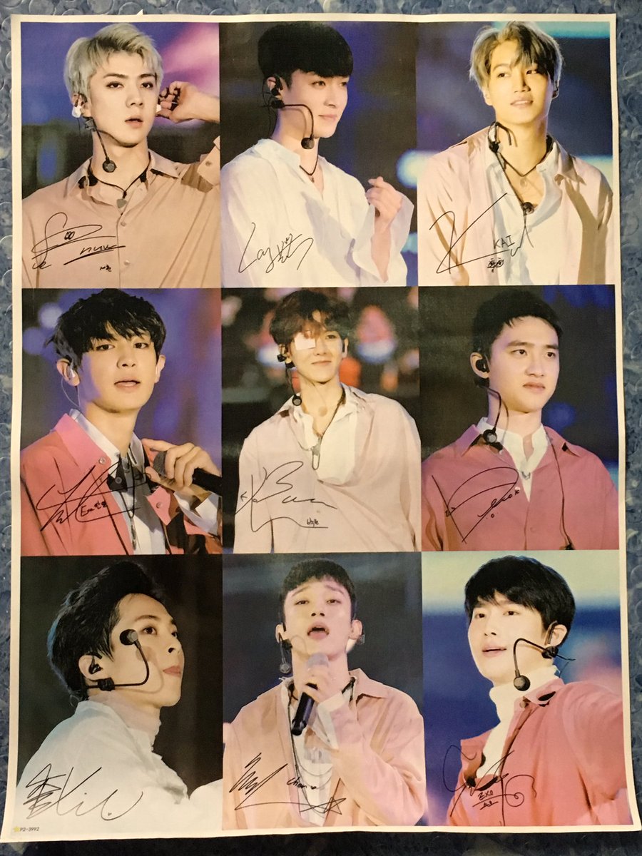 EXOSarangMemes's tweet photo. I bought this poster and it was the latest😍😍😍😍 #EXO #luckyone #exoluckyone https://t.co/MIDFaEzlfx