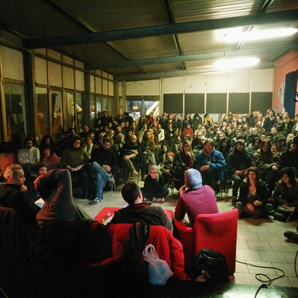 LabasBo's tweet photo. Grande serata per la presentazione dell'inchiesta sul Passante di #Bologna. Costruiamo anche altrove questi momenti @Wu_Ming_Foundt @vukbuk https://t.co/66OObUaH38