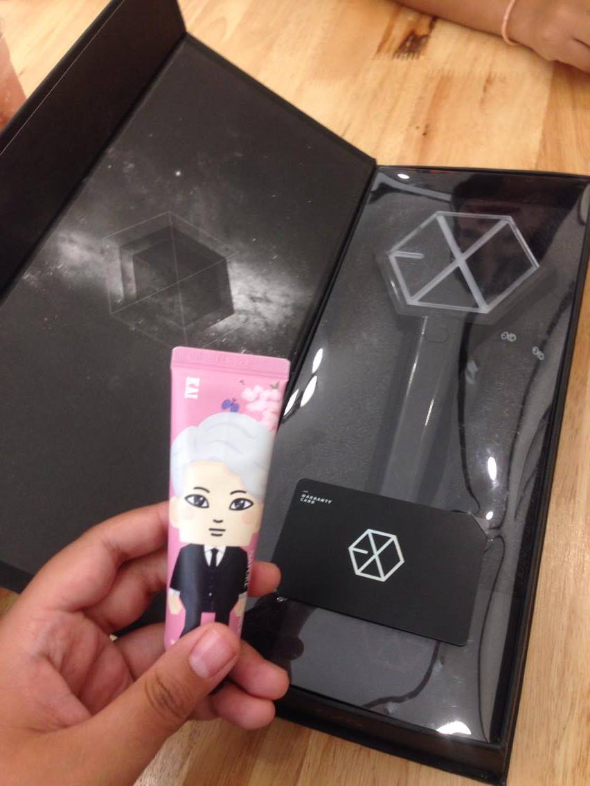 cchhpp_'s tweet photo. แจก!แค่RTแท่งไฟแก้บนไปด้วยไม่เคยใช้
*หมดนี้เอาไปคนเดียวเลยค่ะ ประกาศผลวันที่16/01/60เวลา2ทุ่ม
 #HappyKAIDay #HappyJonginDay #HAPPYKAISOODAY https://t.co/j2qCMkmfTn