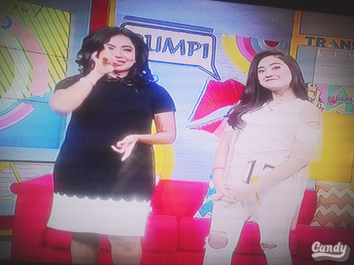 MegaJuliza_227's tweet photo. Stay ya semua nya di depan tv...di rumpi ada @salshaabilaa #salshalova #performance #MalaikatBaik https://t.co/uWz84mJHTr