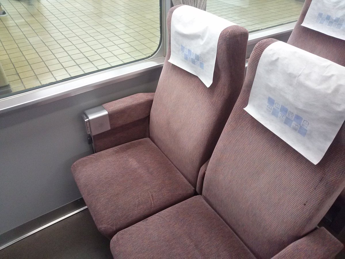Uzivatel Jr首都圏 11 Na Twitteru 新塗装リニューアル車を除いた 近鉄 汎用特急の座席たち 全く違う座席グレードの車両が 同じ特急料金でゴロゴロしてるのが 近鉄特急の現状です 笑 特急料金は81km 140kmで1 3円と決して安くはないですし 大阪難波 近鉄
