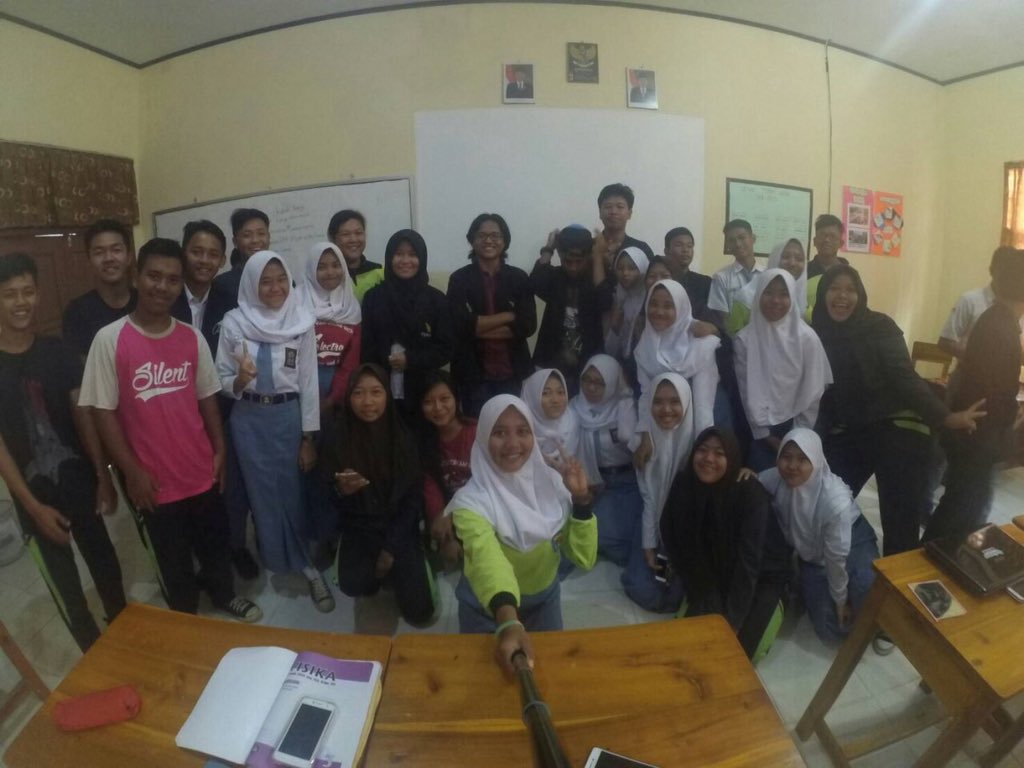 iteraberpijar's tweet image. Halo SMA Negeri 2 Metro, Lampung!Terima kasih atas partisipasinya ya:)

#ITERABerpijar2017
#LightUpYourFuture
#BerkontribusiMemberiInspirasi