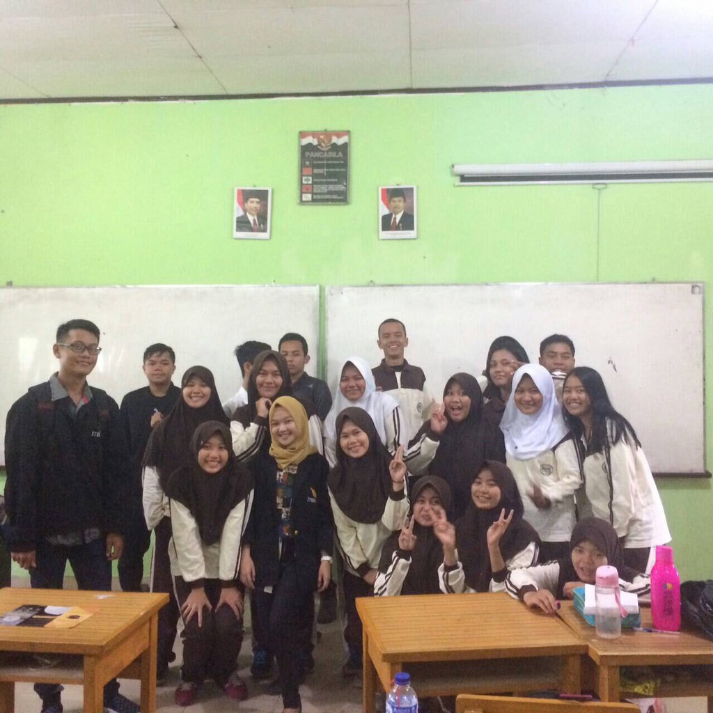 iteraberpijar's tweet image. Halo SMA Negeri 1 Jambi! Terima kasih banyak ya teman-teman :)

#ITERABerpijar2017
#LightUpYourFuture
#BerkontribusiMemberiInspirasi