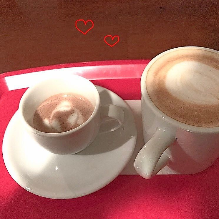eight0224's tweet photo. Bgの店員さんが
勉強頑張ってくださいって
ココア、サービスしてくれた😍💟
.
❤︎可愛い😍
.
頑張れる🙄🙄🙄👑
.
#bgcafe https://t.co/xNPj69KPZY https://t.co/xsrlXOBXsD