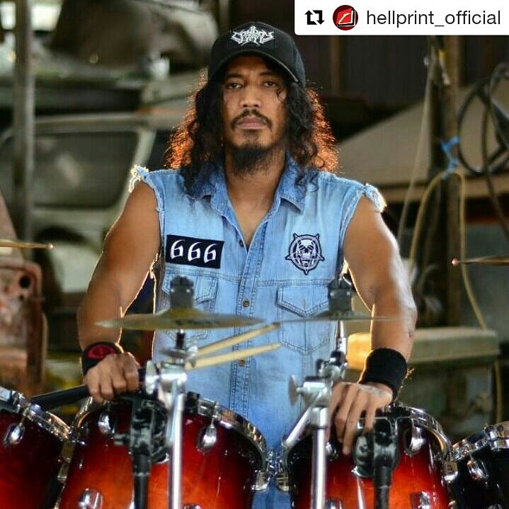 MetalHead mau liat penampilan cadas abah utk pertama kalinya? Kalian wajib datang ke <a href="/hellprint/">HELLPRINT FESTIVAL</a> 5 Maret 2017. Info lengkap cek IG dan FB CFH