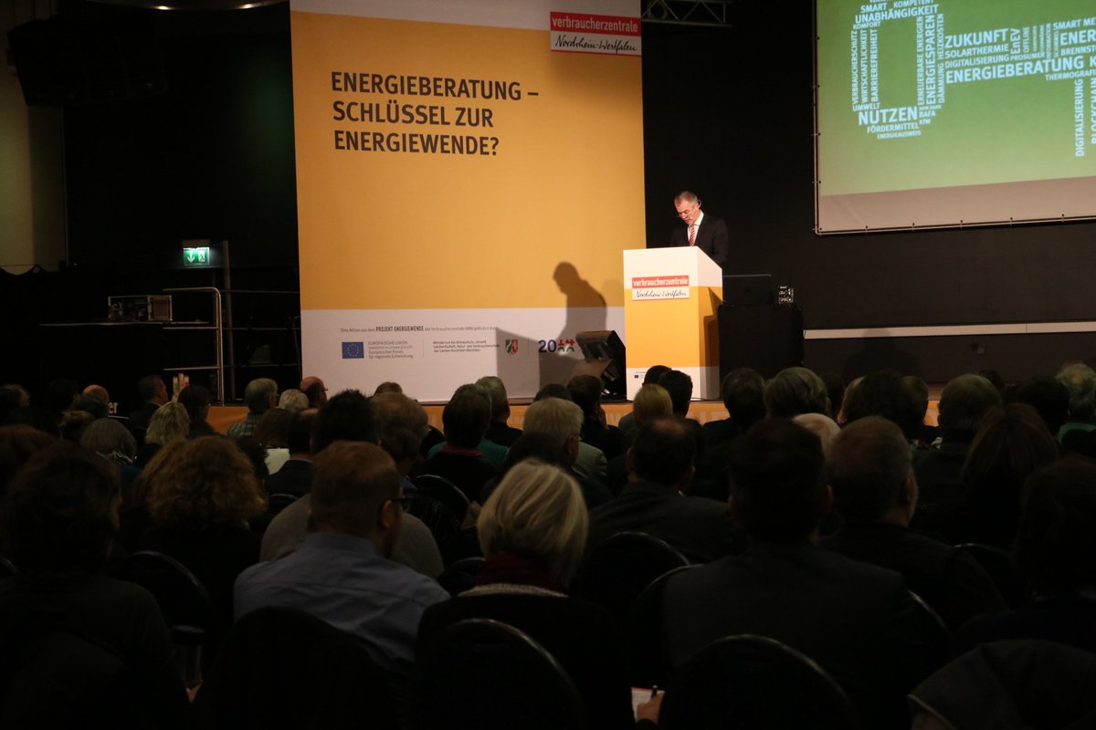vznrw_energie's tweet photo. .@Minister_Remmel: Energieberatung der Verbraucherzentrale spielt zentrale Rolle für Energiewende und leistet Beitrag zum Klimaschutz #enb17 https://t.co/PQnoNJbtwb