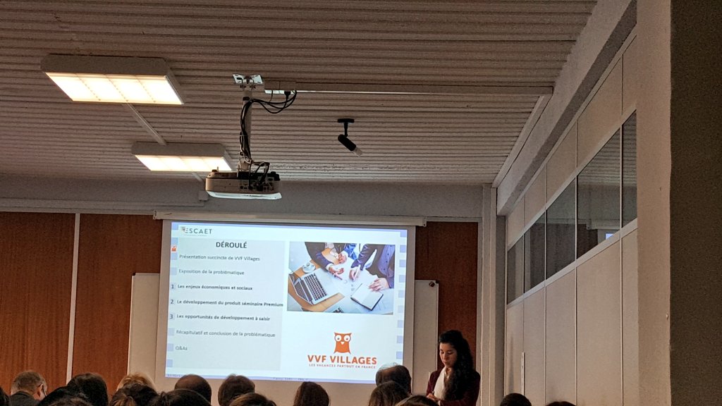 WorkandfunTO's tweet photo. C'est au tour de @Fanny_Saby de présenter sa soutenance sur le marketing dans le milieu du tourisme social @VVFVillages #SoutenancesESCAET https://t.co/4djes6PDxD