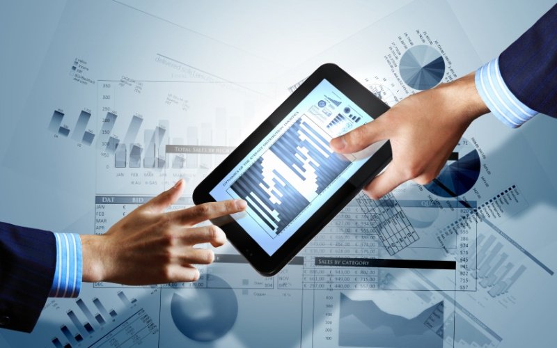 edwinhollander's tweet photo. Wat heeft een #B2B professional aan #data (tools) nodig versus een B2C professional? https://t.co/QA8dqeGKVR by @_IDEFIX https://t.co/7GzQGpVpx6
