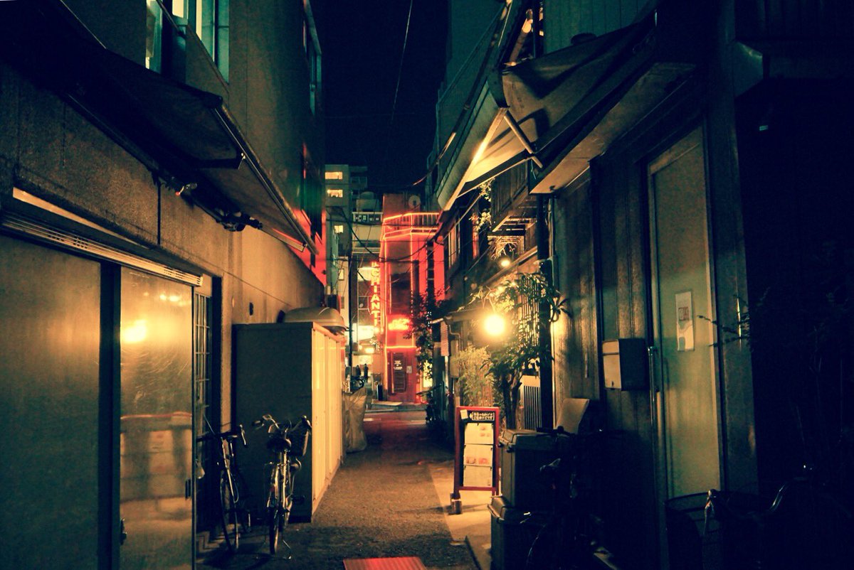 ysds99's tweet image. 今日もお疲れ様でした。『路地裏の灯火』
寒いので早く帰ろっと♪
#写真好きな人と繋がりたい
#ファインダー越しの私の世界 #ふぉと