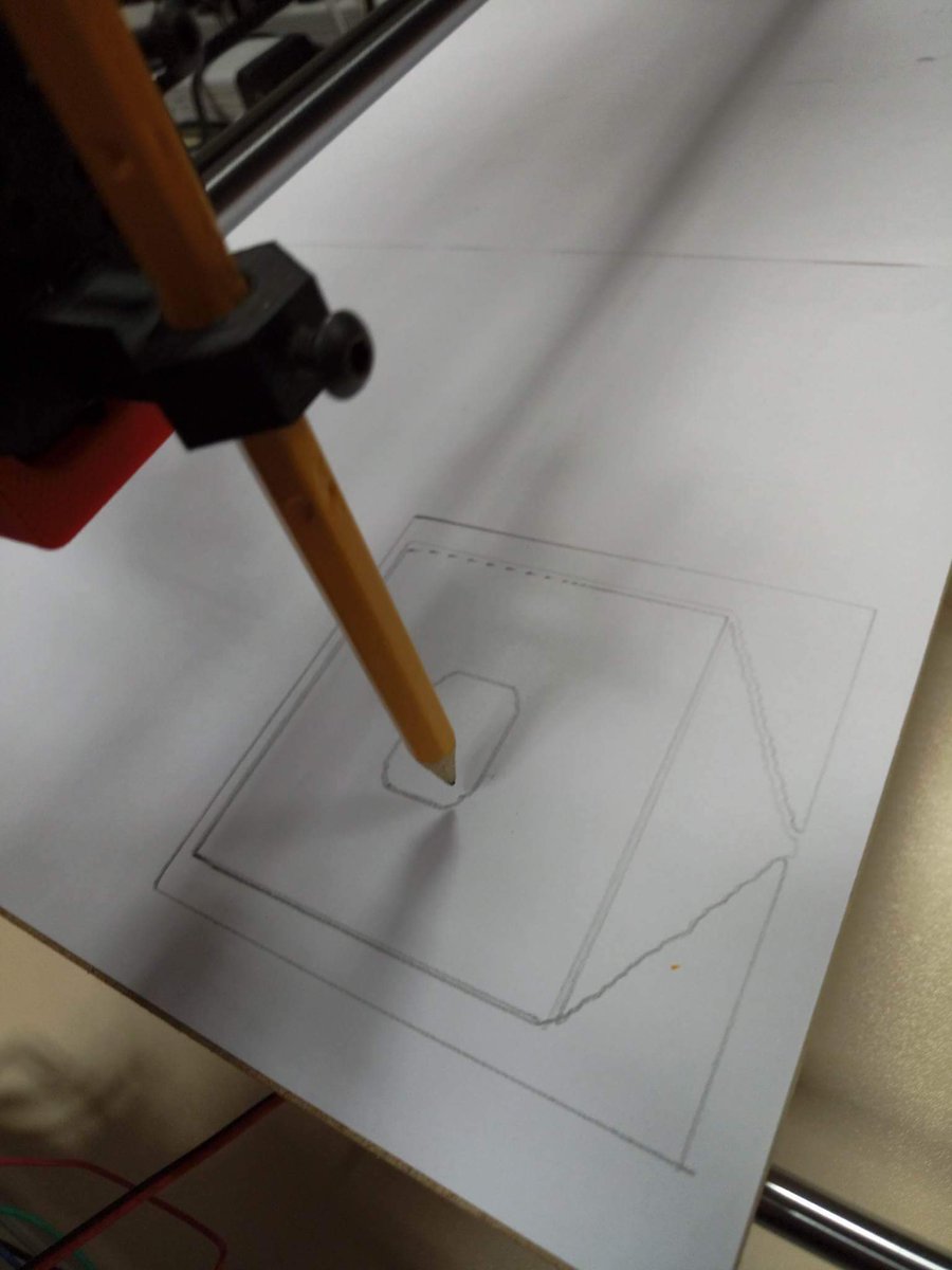 RoboTouch_ECE's tweet image. Pour l'instant on a mis un crayon à la place du pinceau pour faire les premiers #tests #ValoConcours