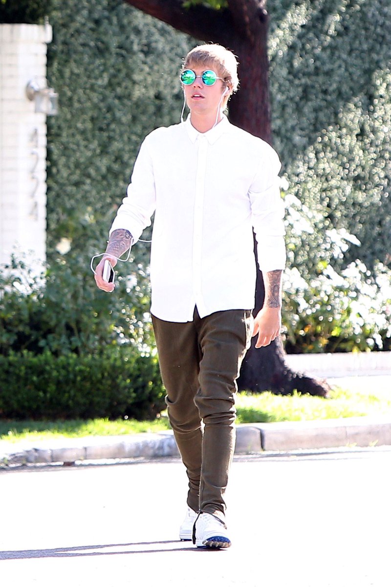 BieberNewsPL's tweet photo. [więcej] Justin zauważony w Kalifornii, 11 stycznia. https://t.co/aUEy8nltD3