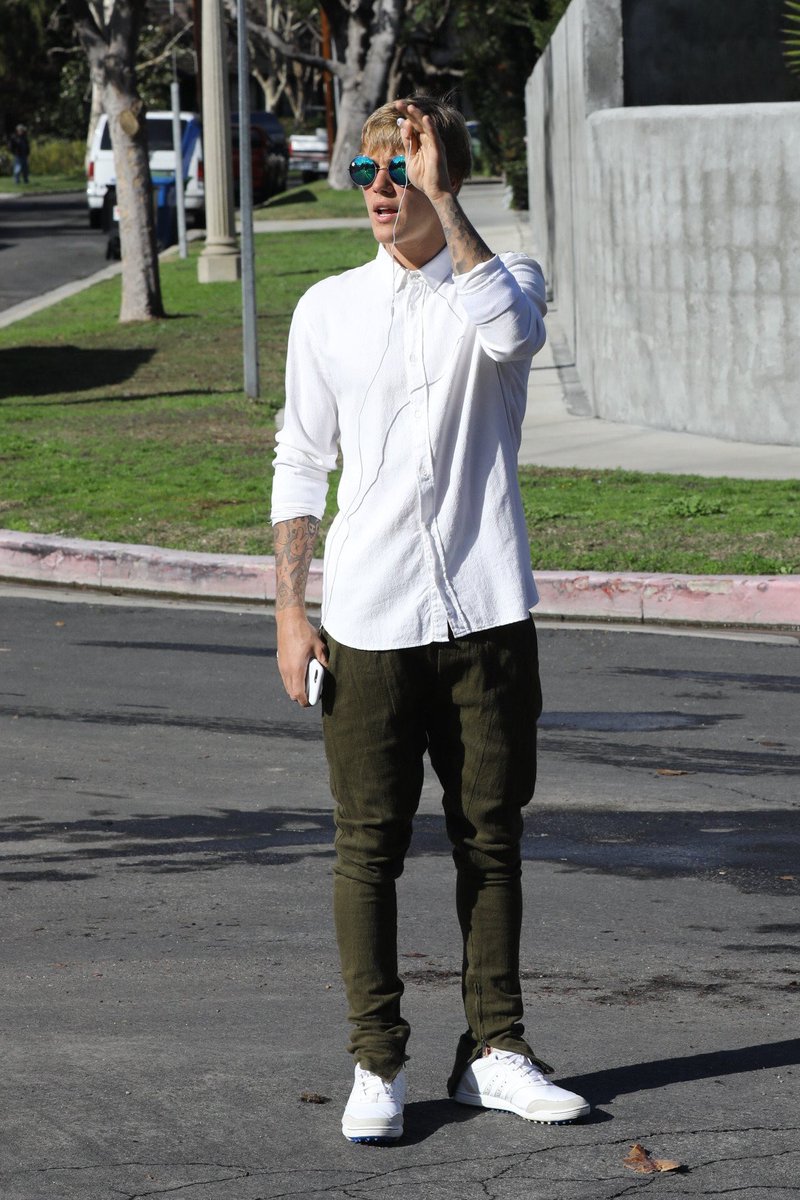 BieberNewsPL's tweet photo. [więcej] Justin zauważony w Kalifornii, 11 stycznia. https://t.co/aUEy8nltD3