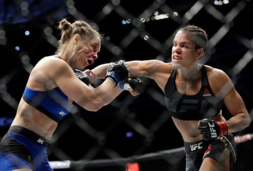 RT @ABC7: Amanda Nunes stops Ronda Rousey in 48 seconds at UFC 207 https://t.co/DhqtHOQHId https://t.co/tZxqMlEBNl