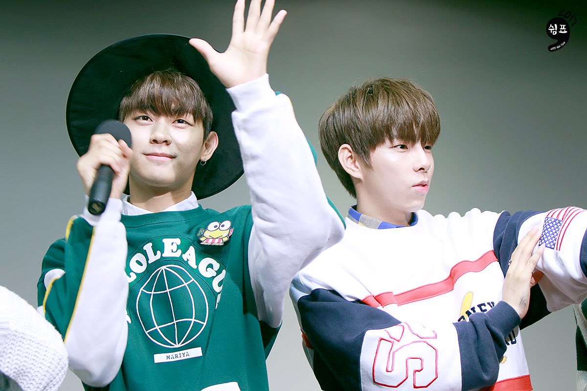 dinoooon's tweet photo. 170101 #HAPPYNEWYEAR
#HALO #헤일로 #DINO #디노 #OOON #오운
정유년 새해가 밝았습니다 🌅
오디와 함께 새해 복 많이 받으세요🙏🏻
https://t.co/YEft2Jgj5O
https://t.co/kInmit5j6A https://t.co/BmrNAO1Y7k