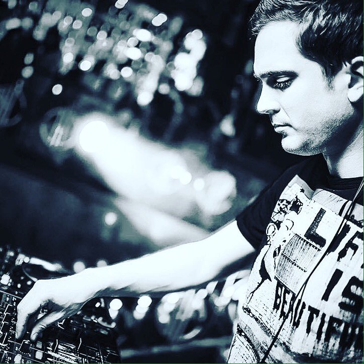 Absolutely buzzing about tonight's sold out <a href="/HedKandi/">Hedkandi</a> set at <a href="/TheQubeProject/">The Qube Project</a>! Expect some old fashioned groovin vocal house music. #vibes