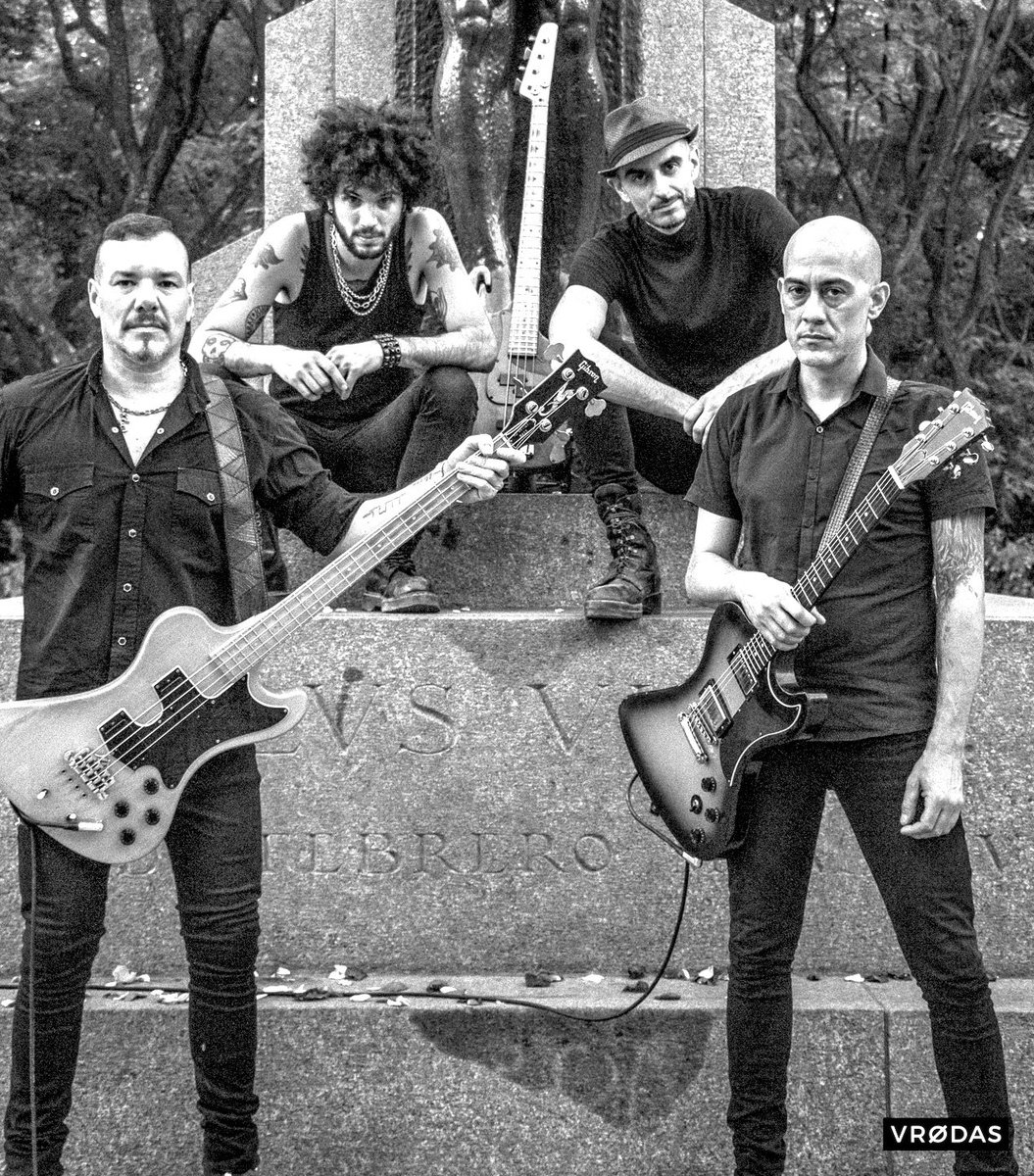 #LaPielDelCamino tira una roca al mar con los mejores deseos para el 2017. 
Nos vemos en Enero en <a href="/TeatroVorterix/">Teatro Vorterix</a> allaccess.com.ar/event/catupecu…