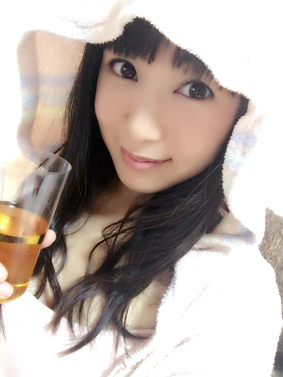 七海なな Sur Twitter 17年明けましておめでとうございます 七海ななデビュー10年目突入 今年も楽しいこといっぱいしよう 今年も色んなことを共有しよう 私らしくマイペースに ありのままで 初志貫徹はそのままに 本年も宜しくお願い致します