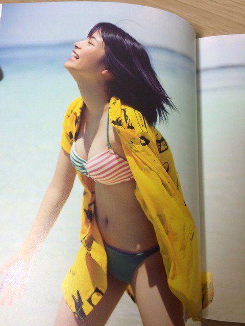 give69to1's tweet photo. このレベルの広瀬すずちゃんの太ももに告白されて断れる奴おる？？？？？？？？？？？？？ （※画像あり） https://t.co/G91g7izbax https://t.co/7RGCHak5fu