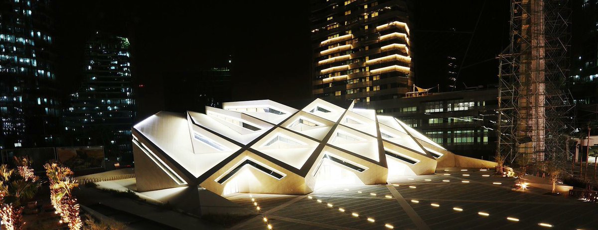 SaudiProject's tweet image. صور حديثة لمسجد الجامع في #مركز_الملك_عبدالله_المالي بالرياض. أحد التصاميم المميزة لشركة عمرانية