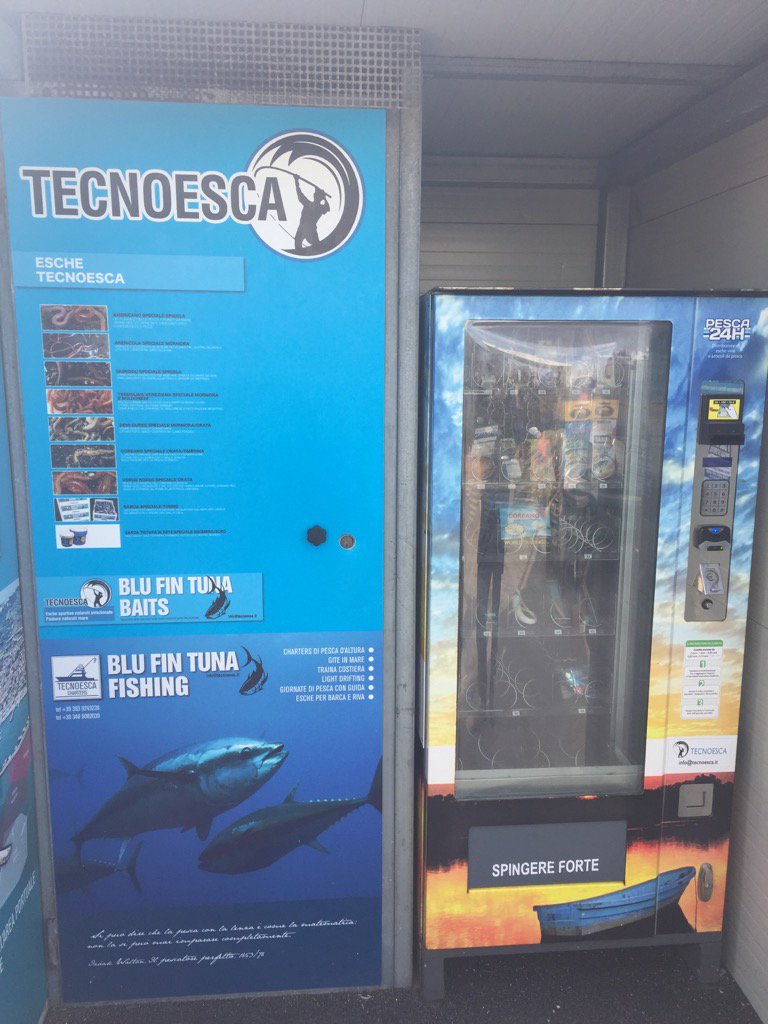 l_traini's tweet photo. Distributore automatico di esche vive 🎣 #SBT https://t.co/c0okJlE8tA