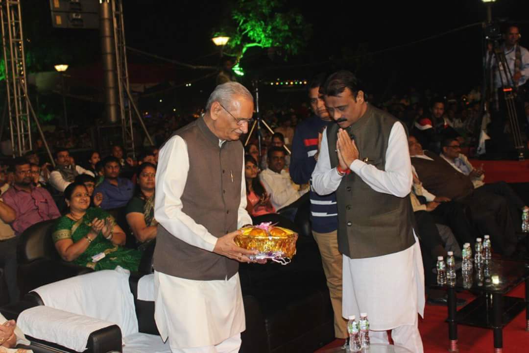 igautamshah's tweet photo. #કાંકરિયાકાર્નિવલ મા પૂર્વ સંસદસભ્ય શ્રી સુરેશભાઈ પટેલનું મુખ્ય મહેમાન તરીકે આગમન કરતા

#KankariaCarnival Day - 6
#Ahmedabad

@AhmedabadAMC https://t.co/6cfAovVKGu