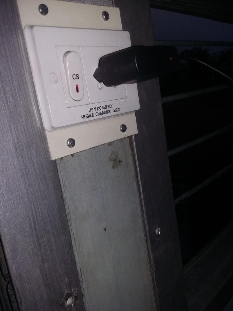 dspd31194's tweet image. this is present condition of  train no 55722 express.. charging point not working