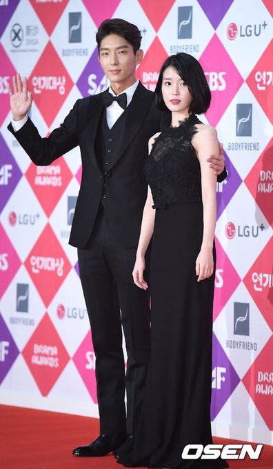 MoonLoversSBS's tweet photo. Lee Joon Gi and Lee Ji Eun (IU) at the #2016SAF연기대상 #2016SBSDramaAwards red carpet!! #MoonLovers Modern Wang So &amp; Hae Soo!! ❤️🌙 https://t.co/lZZTTGtGJ4