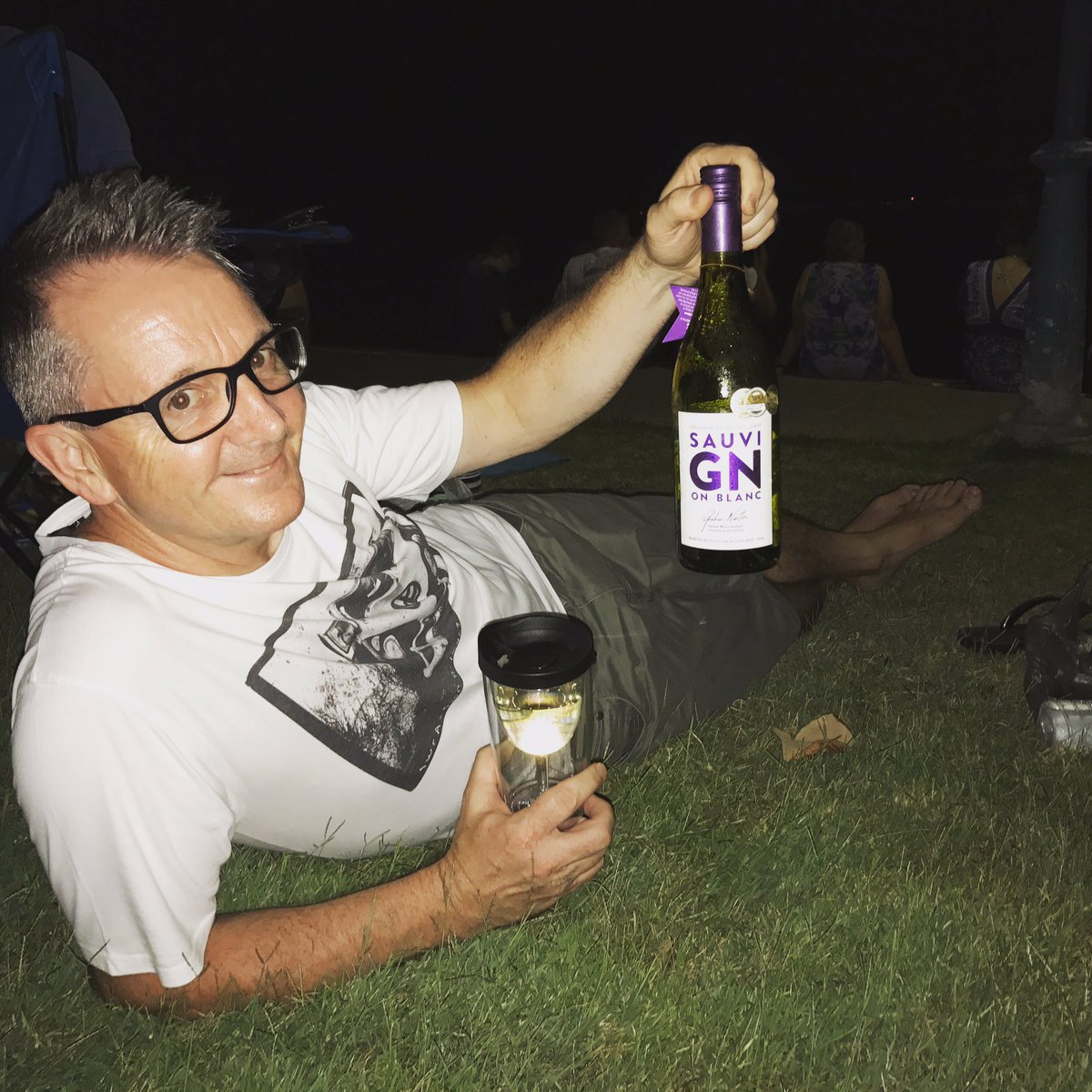 Ryallsy's tweet photo. Watching the 9pm fireworks in Manly with my good friend Graham...🍾😀#GNSB #2017iscoming #sweltering https://t.co/LLQuduUM87