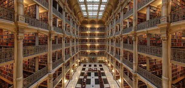illibraio's tweet photo. Bibliotecari che sistemano i libri sugli scaffali... Un video magico che incanterà tutti gli amanti dei #libri: https://t.co/U79ugCDcLy https://t.co/PLOtBUzFlz