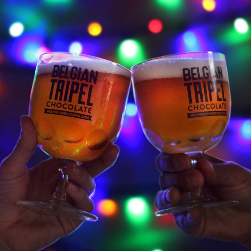 Feliz Ano Novo! Desejamos a todos muita saúde, alegria, prosperidade e, principalmente, boas cervejas em 2017. Um brinde!