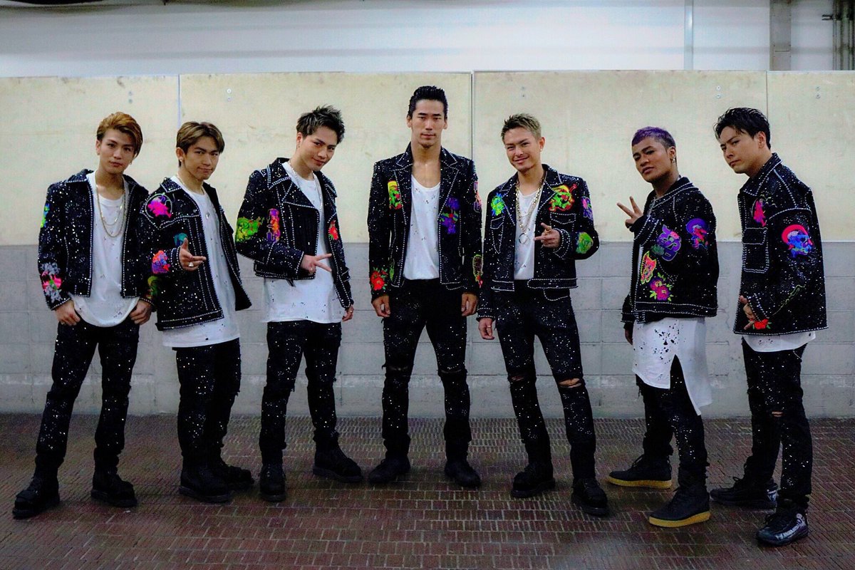 LDH_yuk24's tweet photo. 三代目かっこよすぎました
健二郎すき、だいすき

少ししか出てない手
かわいいと思ってよくよくみたら
親指すごい曲がってる https://t.co/ydiiq9owtZ