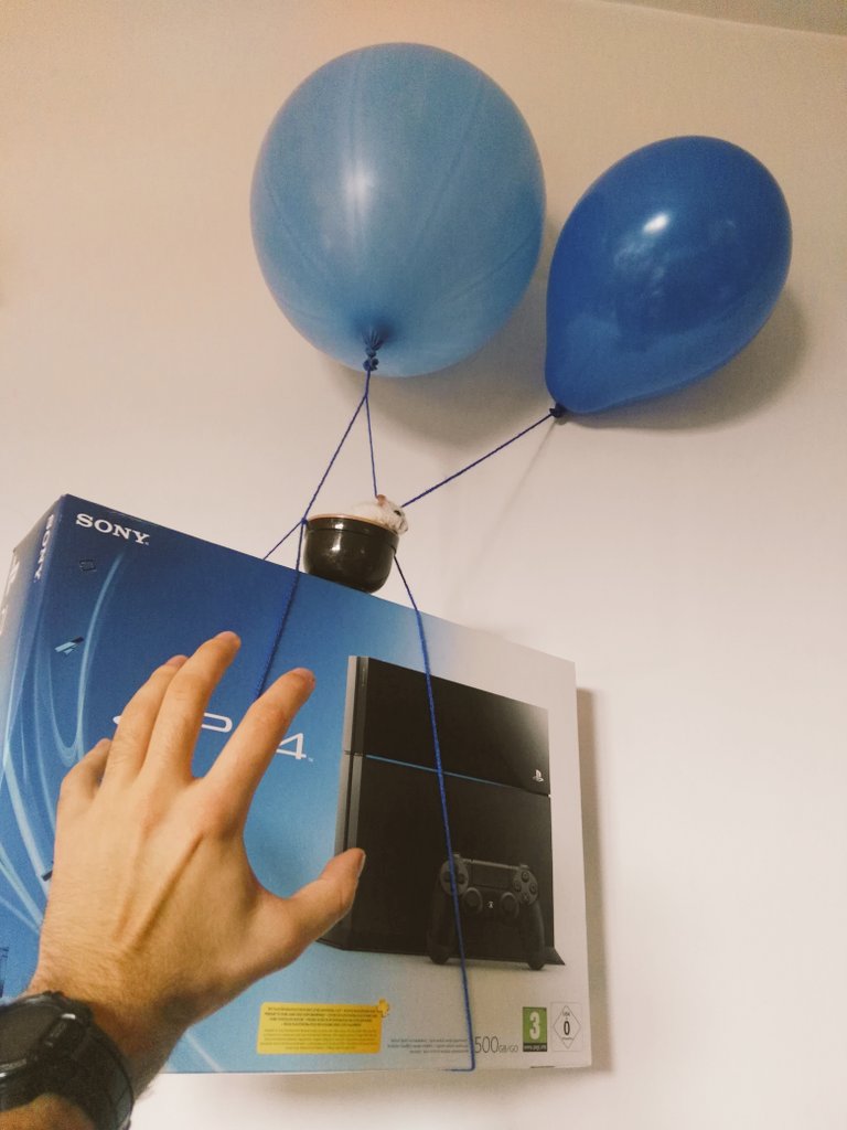 yandrak775's tweet photo. @PlayStationES porque junto a @diabloinfernus recuperaríamos la #ps4 de manos de mi malvado hamster y sus locos planes #PSPlusGravityRush2 https://t.co/1fvLWzpawS