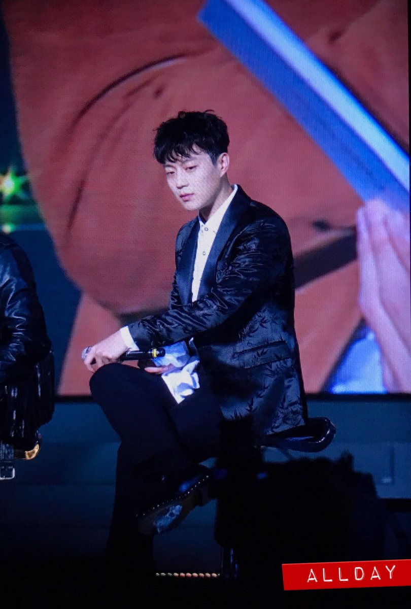 allday_dj's tweet photo. 161231 777파티 #두준 오빠 얼굴 최고된다 증말,, https://t.co/DhaOrwbEHX