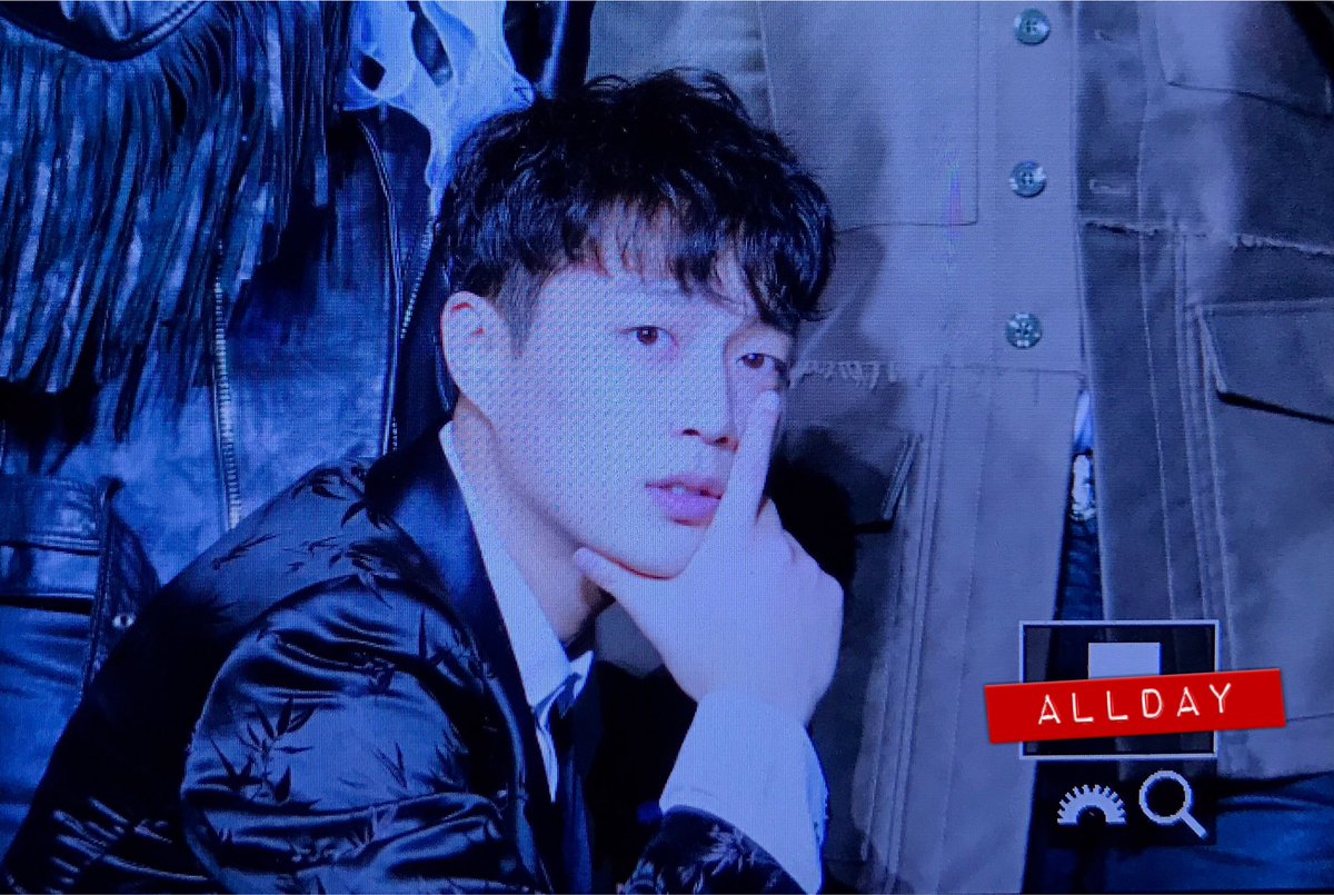 allday_dj's tweet photo. 161231 777파티 #두준 오빠 얼굴 최고된다 증말,, https://t.co/DhaOrwbEHX