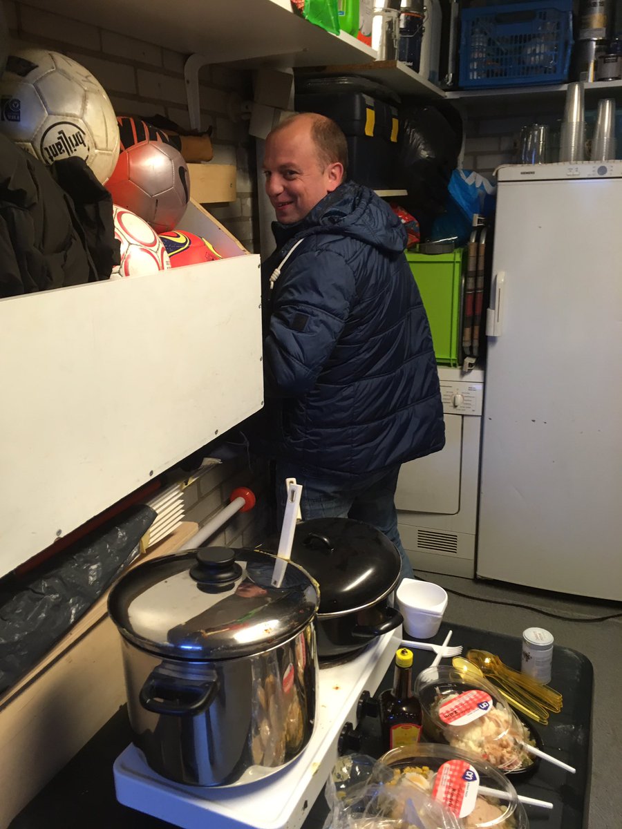 klaasdefluiter's tweet photo. Wimmie op de pispot https://t.co/R3LAds12rG