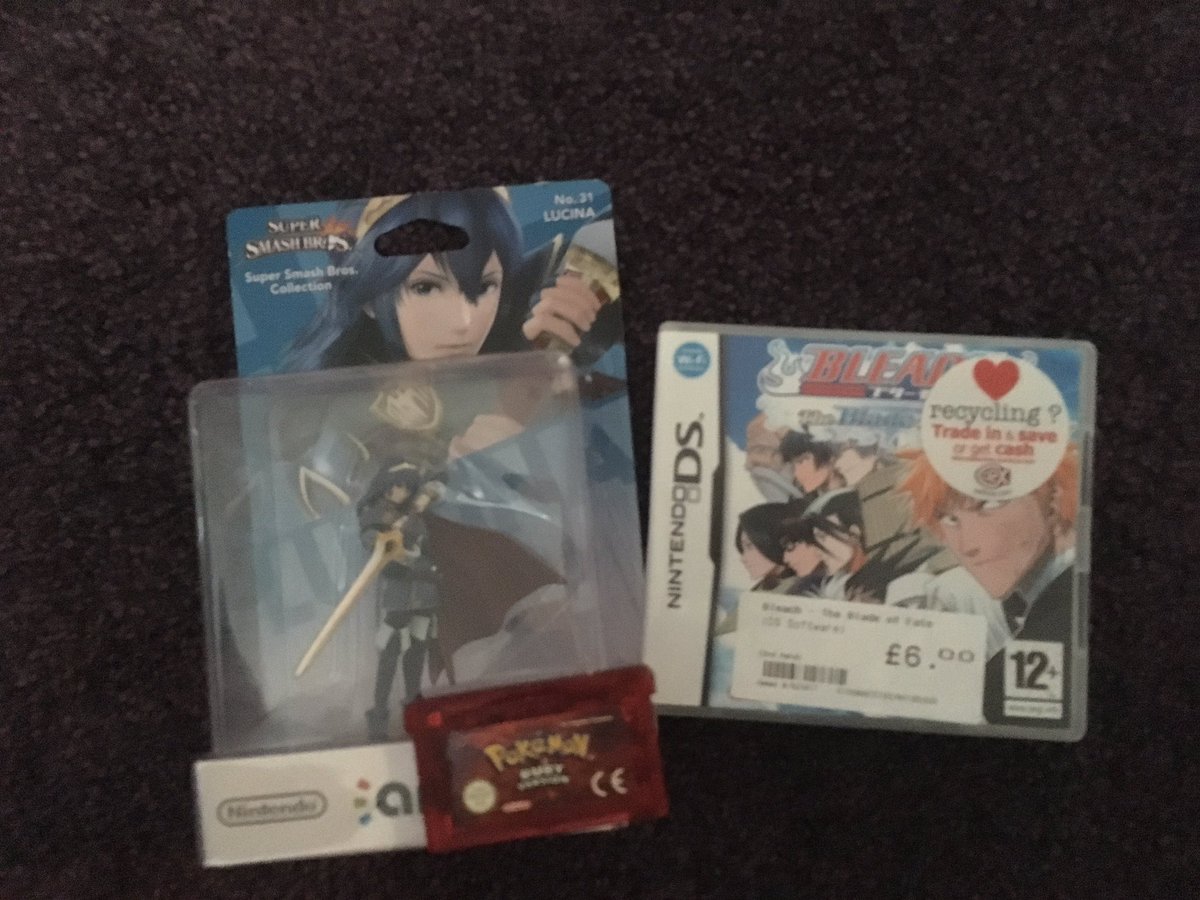 Brought these yesterday! I honestly screamed when I found the Lucina Amibo! I've never seen it before but always wanted her! 🙌🏻💕