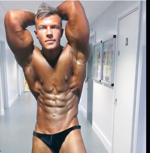 HarryRJ1's tweet photo. Can't wait to hit some juicy shape in 2017!💪🏽💦 https://t.co/84QOXx4Qvb