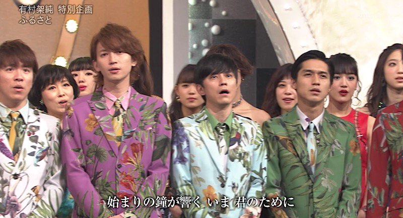 2019_change_'s tweet photo. 紅白歌合戦（H28.12.31）（変なスーツ着て）まだいた https://t.co/NiVBoQPuQu