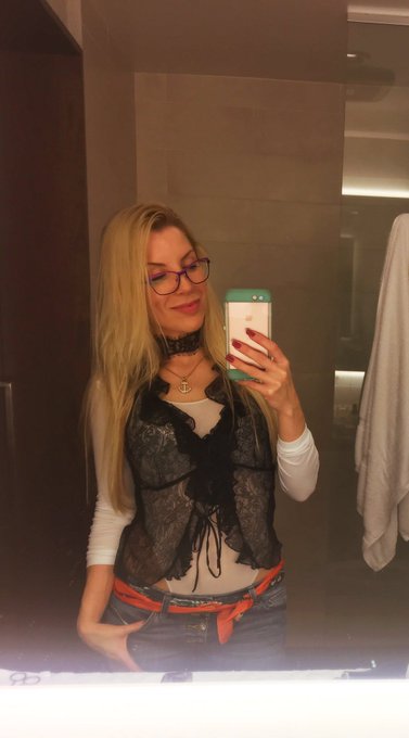 Good Morning Lovers ??? https://t.co/ou8XfkPyEj